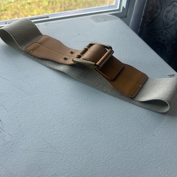 Express Tan and Gray Belt Bag Versatile and Stylish - Picture 7 of 7